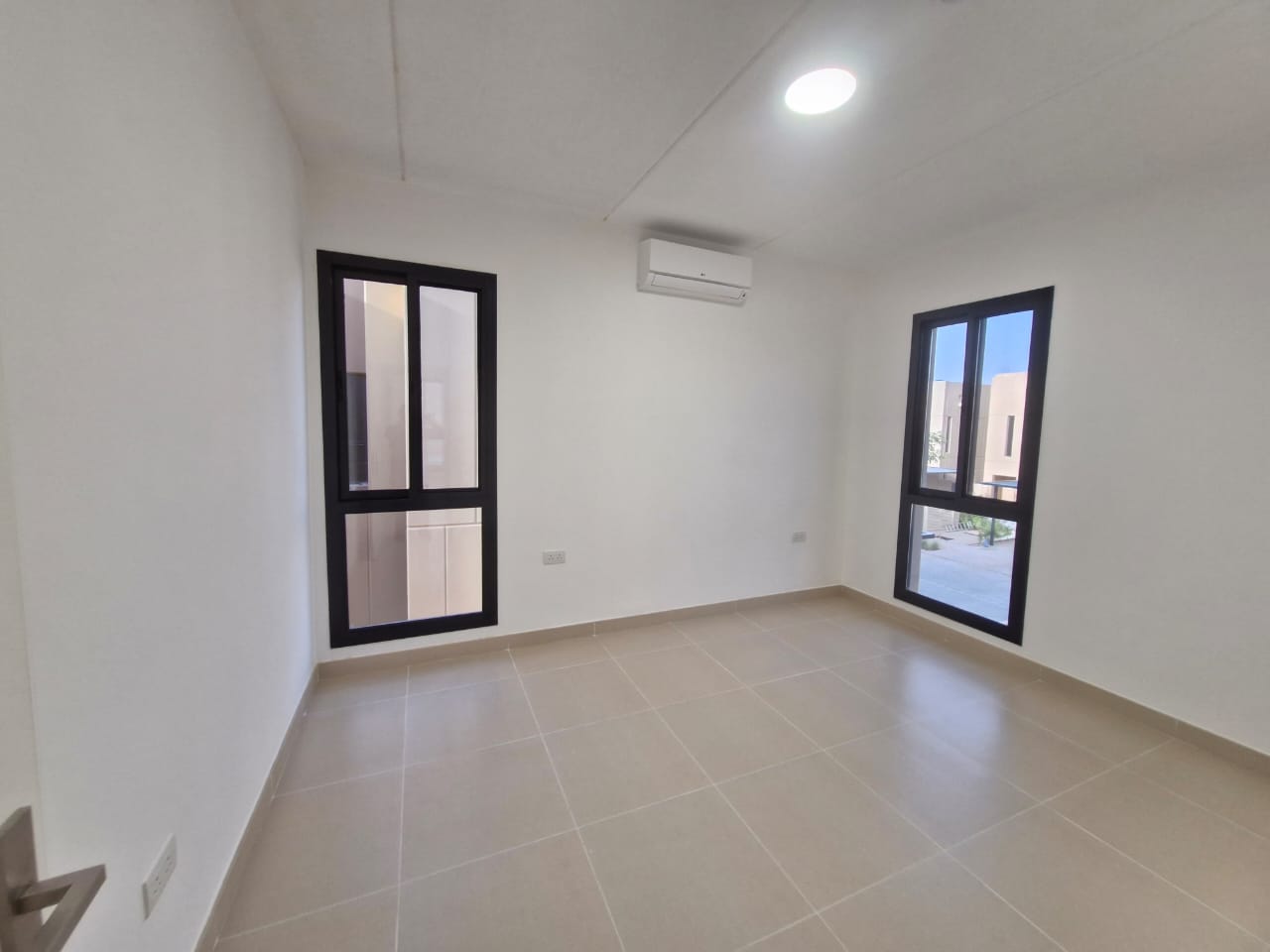 🏰 **Modern Luxury Villa | Sidra District – Roshn